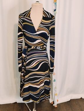 Diane von Furstenberg 100% Silk Iconic Midi Wrap Dress geometric wave Chic 6